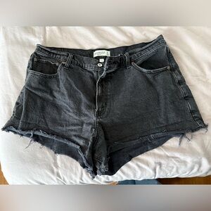 Women's Curve Love 90’s Cutoff  Denim Shorts